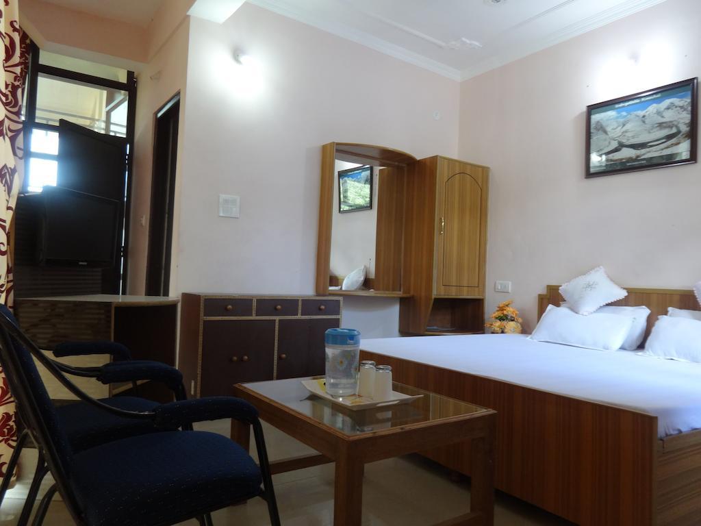 Hotel Kumar Residency Dharamshala Rum bild