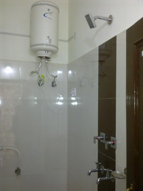 Hotel Kumar Residency Dharamshala Rum bild