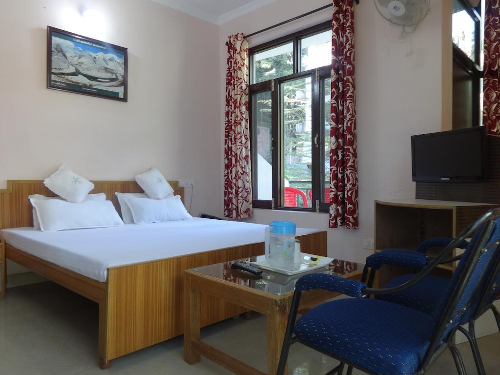 Hotel Kumar Residency Dharamshala Rum bild