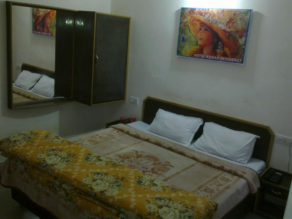 Hotel Kumar Residency Dharamshala Rum bild